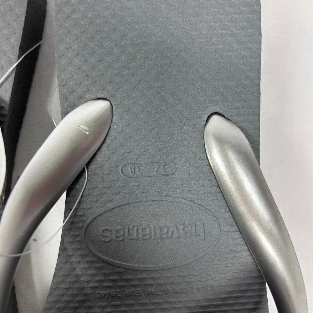 Havaianas Metallic Silver Grey Flip Flops NWT Slim Logo Rubber Sandals USA 7/8w